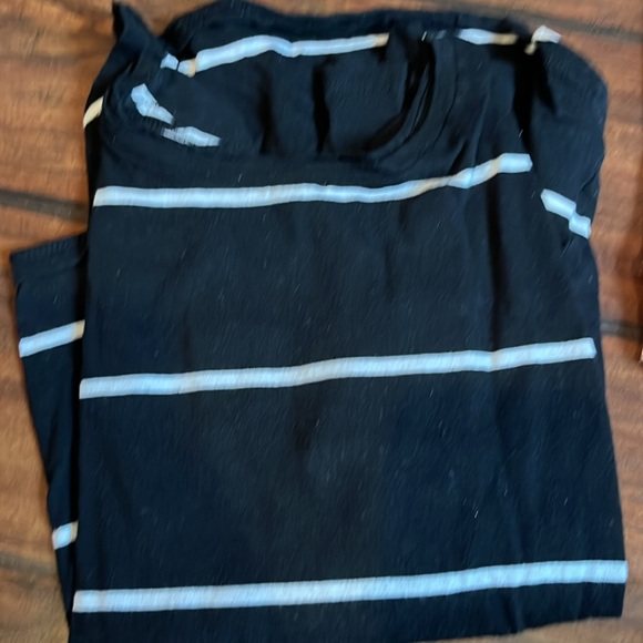 Bundle of Girls Old navy long sleeve shirts - Picture 3 of 6
